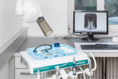 Dr.med.vet. Eberhard Locher Tierarzt