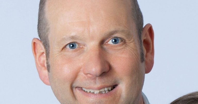 Dr. med. vet. Armin Burkhard, Tierarzt, Fachtierarzt für Kleintiere